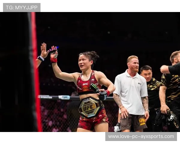 UFC张伟丽组合打击训练爆发更快——揭秘她的巅峰之路与训练秘籍 UFC张伟丽组合打击训练爆发更快——揭秘她的巅峰之路与训练秘籍