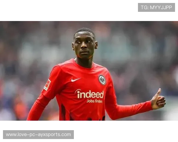 法兰克福穆阿尼高速正面带球让后卫吃尽苦头