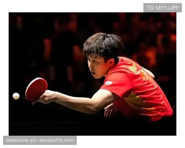 王楚钦绕柱弧圈得分激起全场惊叹